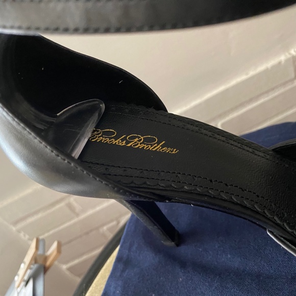 NEW BROOKS BROTHERS LEOP BLACK LEATHER PUMPS HEELS - Picture 6 of 9
